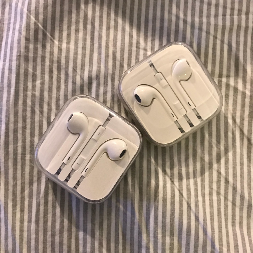 Apple Earphones ☁️